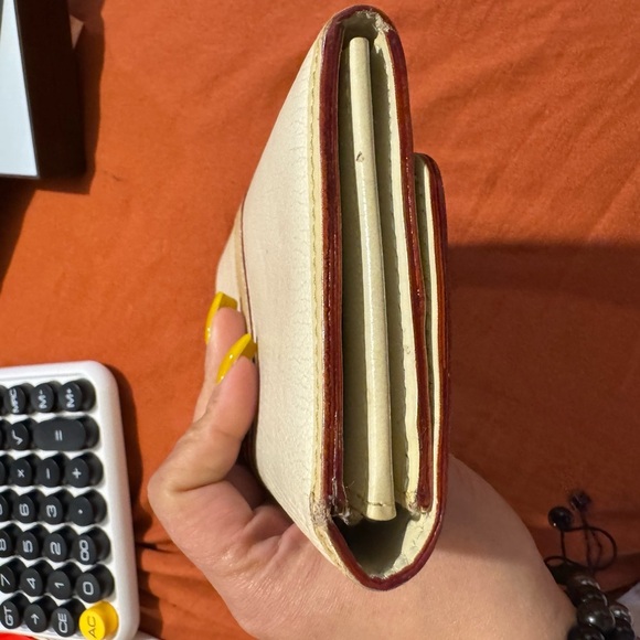 Louis Vuitton Suhali Cream Leather Wallet with Buckle - Picture 3 of 10